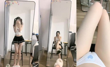 05年學生妹，神似王心凌，【性感大長腿】咕嚕熊，小穴粉逼流漿，身材苗條看得人心癢癢（3）
