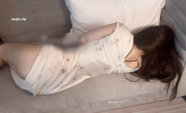 【暑假約啪大三女神】，空乘專業女神，走在路上回頭率超級高，學校里不知道多少